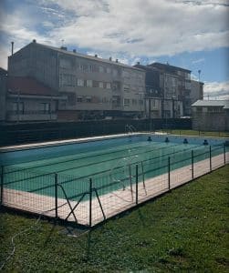 O Concello de Arzúa abre á veciñanza a súa piscina municipal tras realizarlle varias melloras
